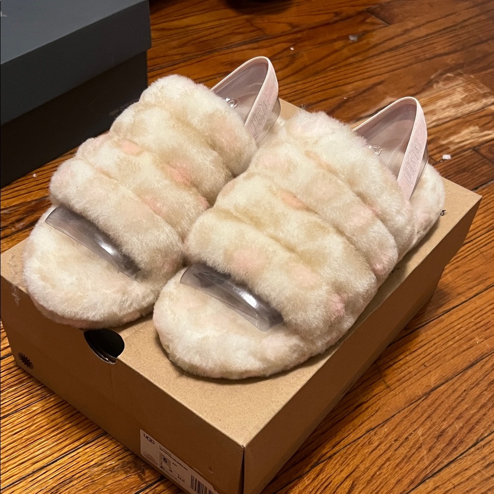 UGG Kids Slippers in Cream and Pink